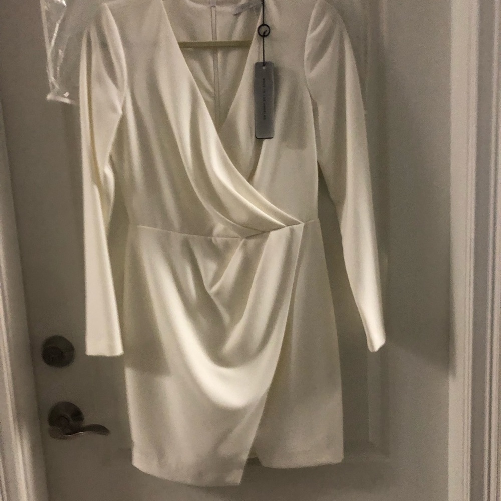 Black Halo cream color dress, beautifully lined flattering cut for all figures. - Picture 2 of 8